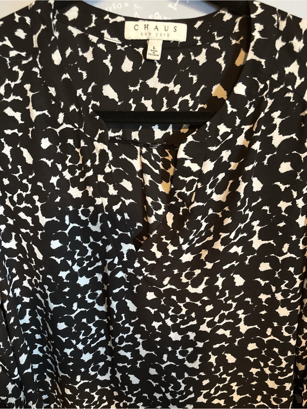 Chaus Black & White Printed Roll-Tab Sleeve Blouse - Picture 2 of 3